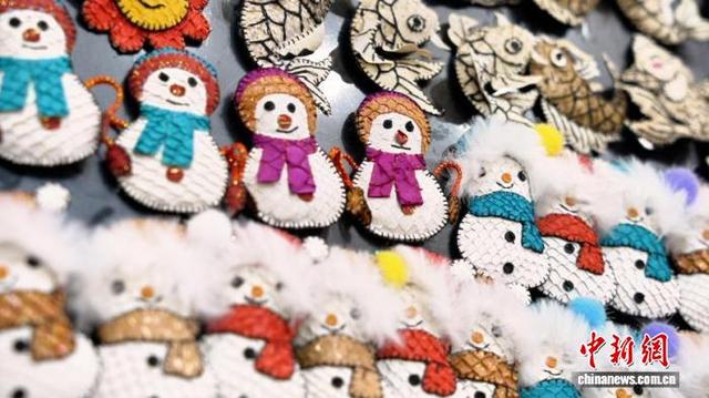 魚皮冰箱貼。 于琨 攝