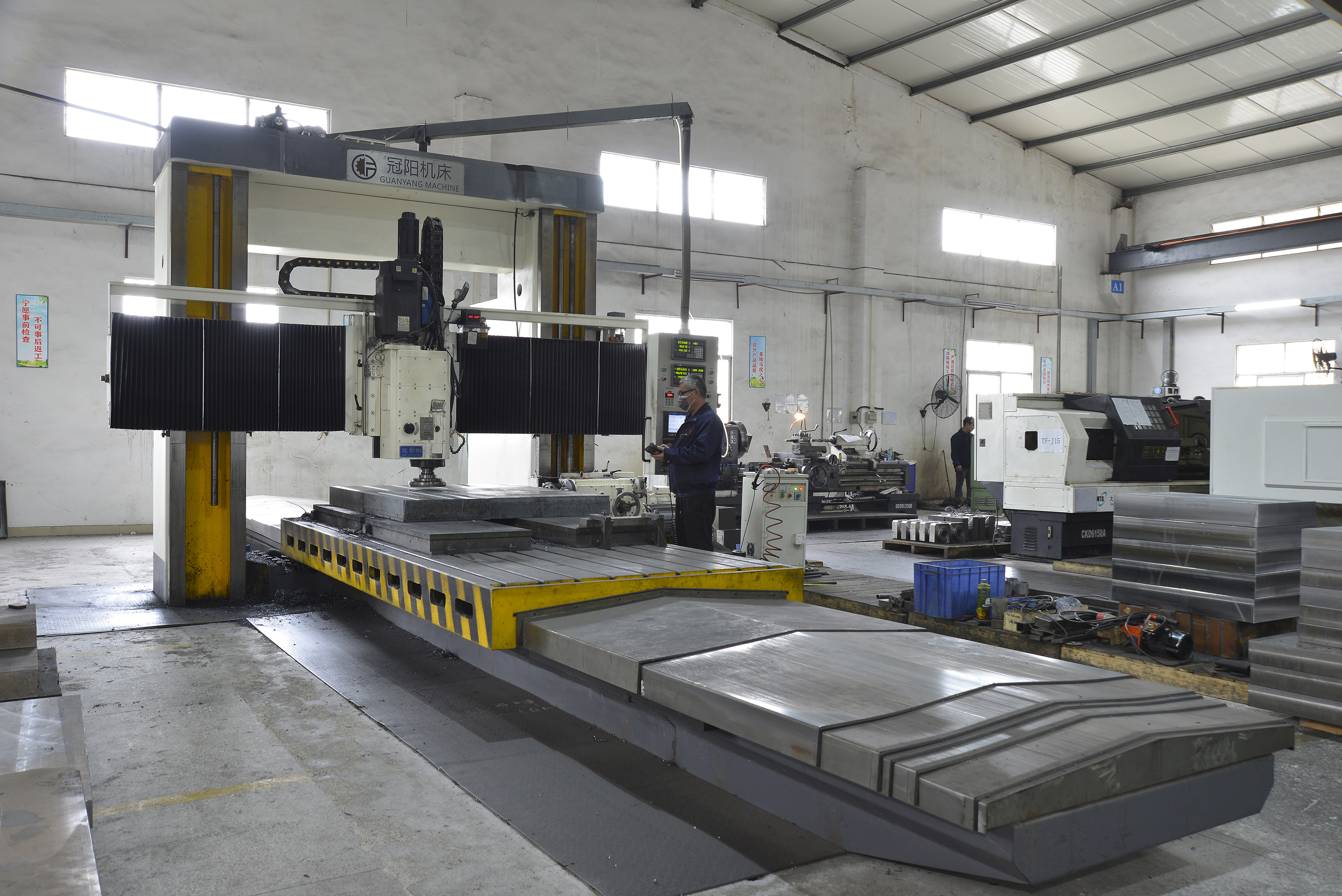 立式高速注塑機(jī) 立式高速注塑機(jī)